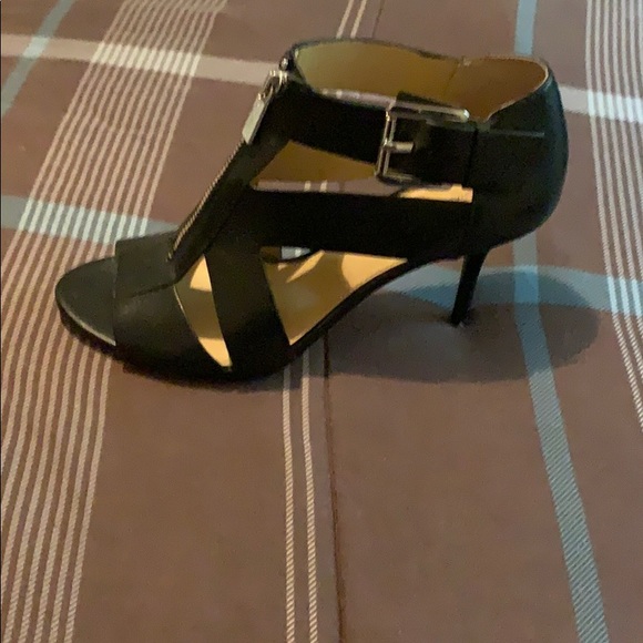 Shoes - Picture 2 of 4